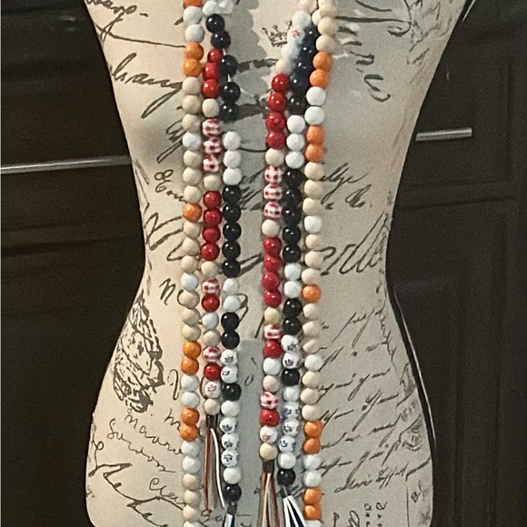 Thanksgiving Garland 8 feet long with 4 inch tassels on each end. Customizable! - Picture 4 of 5